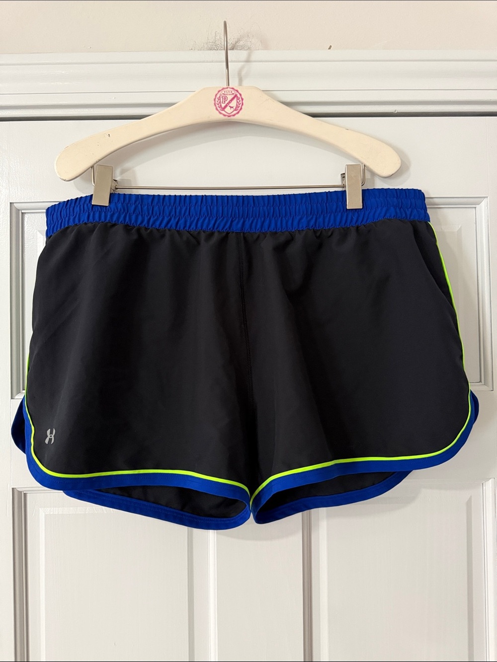 Under Armour Gym Shorts HeatGear Semi-Fitted Athletic Womens Size Large